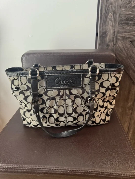 Coach East West Gallery signature - Picture 2 of 5